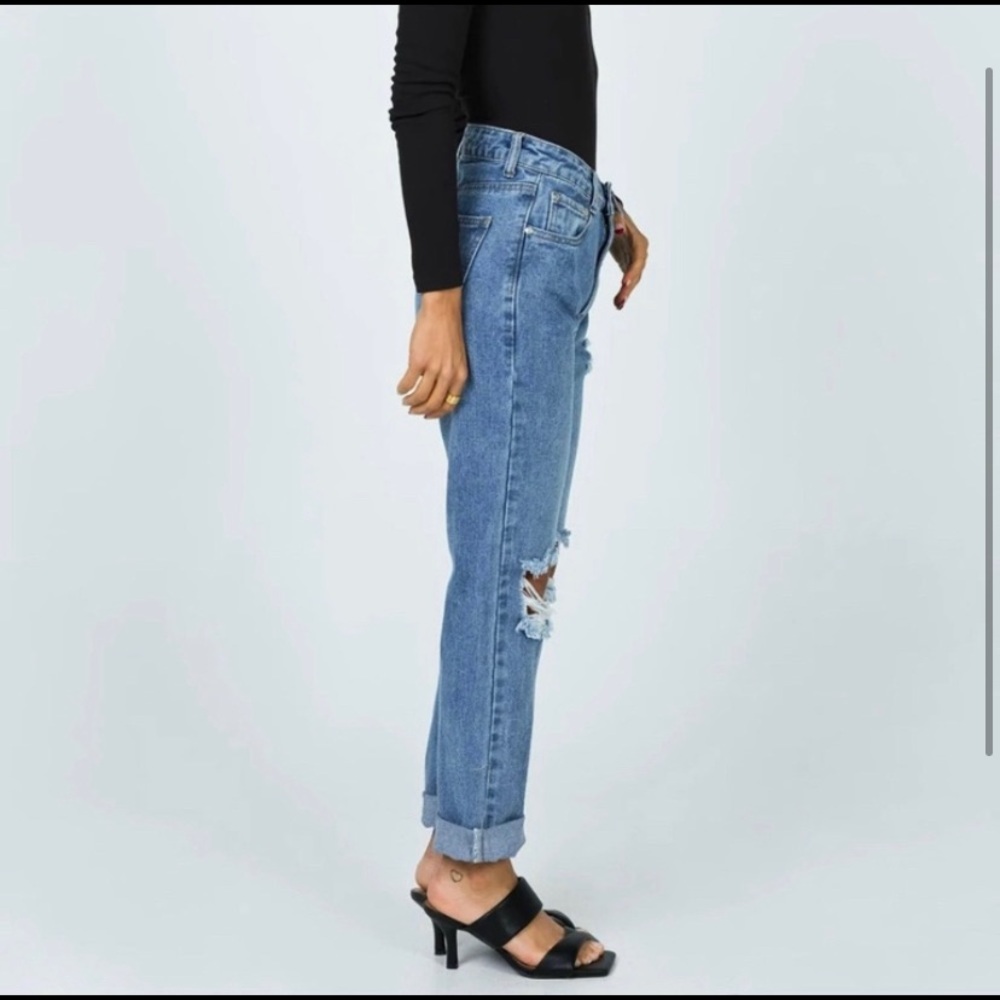 Princess Polly Hayden Knee Rip Jeans Mid Wash Denim. Size 2. Gently used.